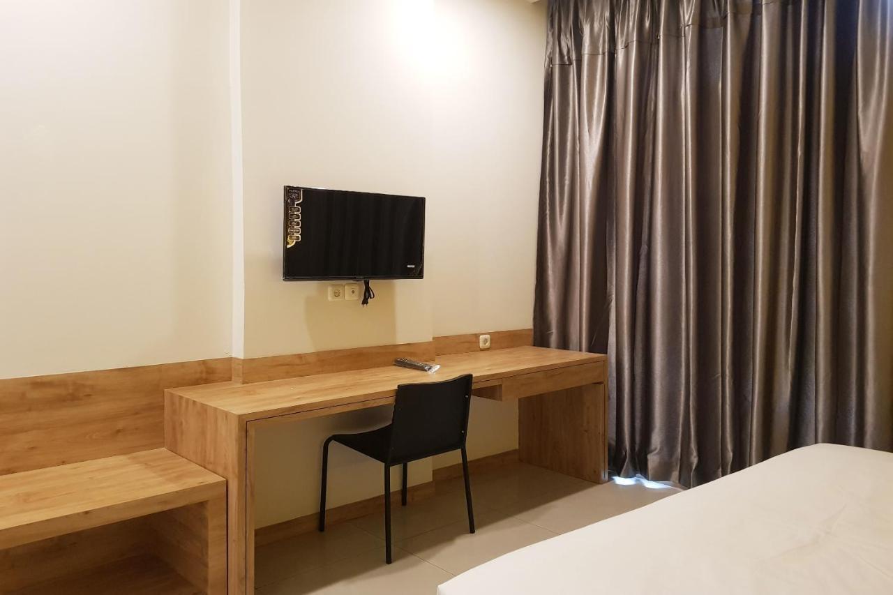 Oyo 90015 Platinum Guest House Медан Екстериор снимка