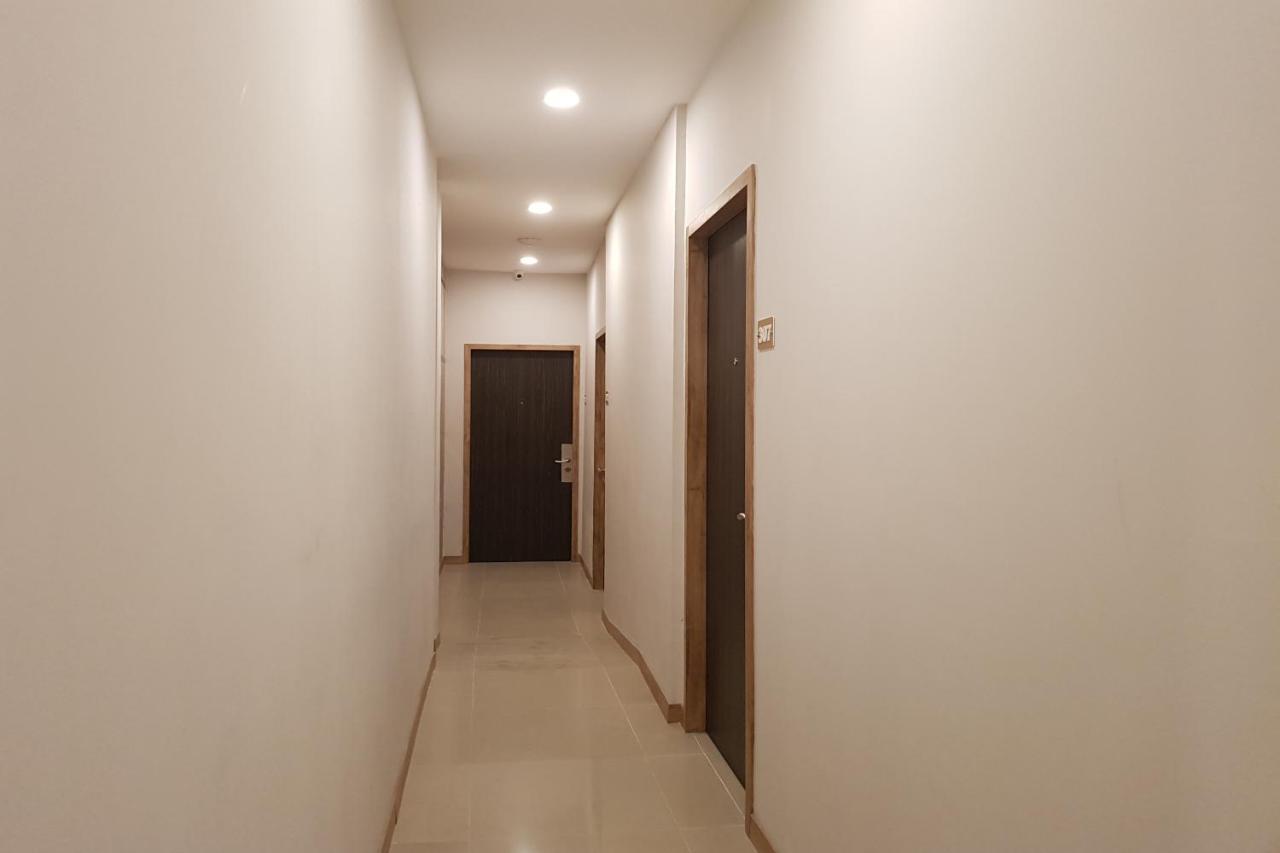 Oyo 90015 Platinum Guest House Медан Екстериор снимка