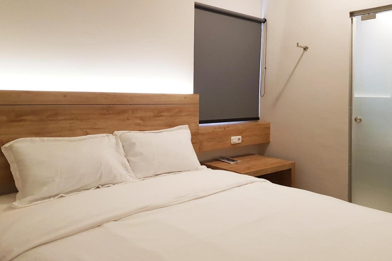 Oyo 90015 Platinum Guest House Медан Екстериор снимка