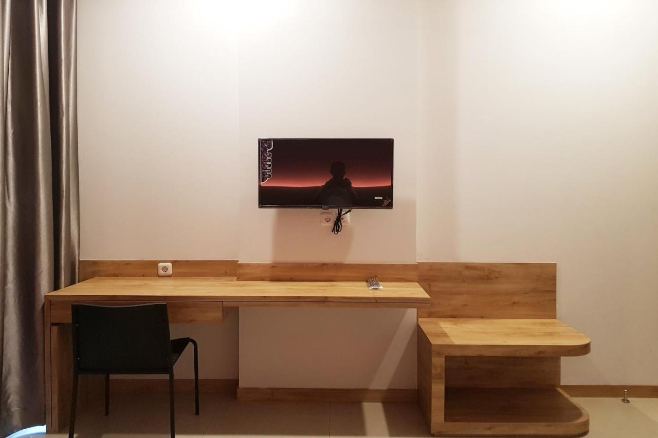 Oyo 90015 Platinum Guest House Медан Екстериор снимка