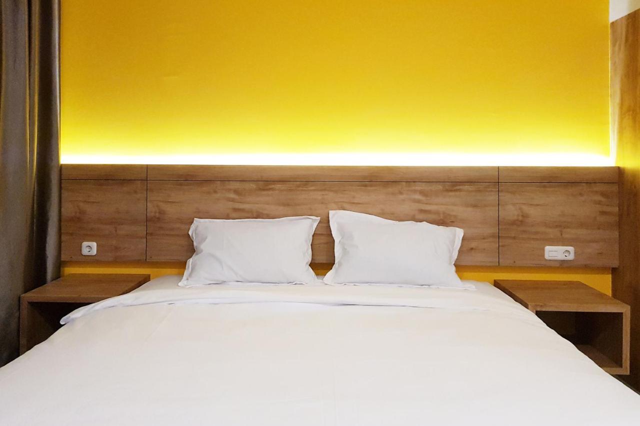 Oyo 90015 Platinum Guest House Медан Екстериор снимка
