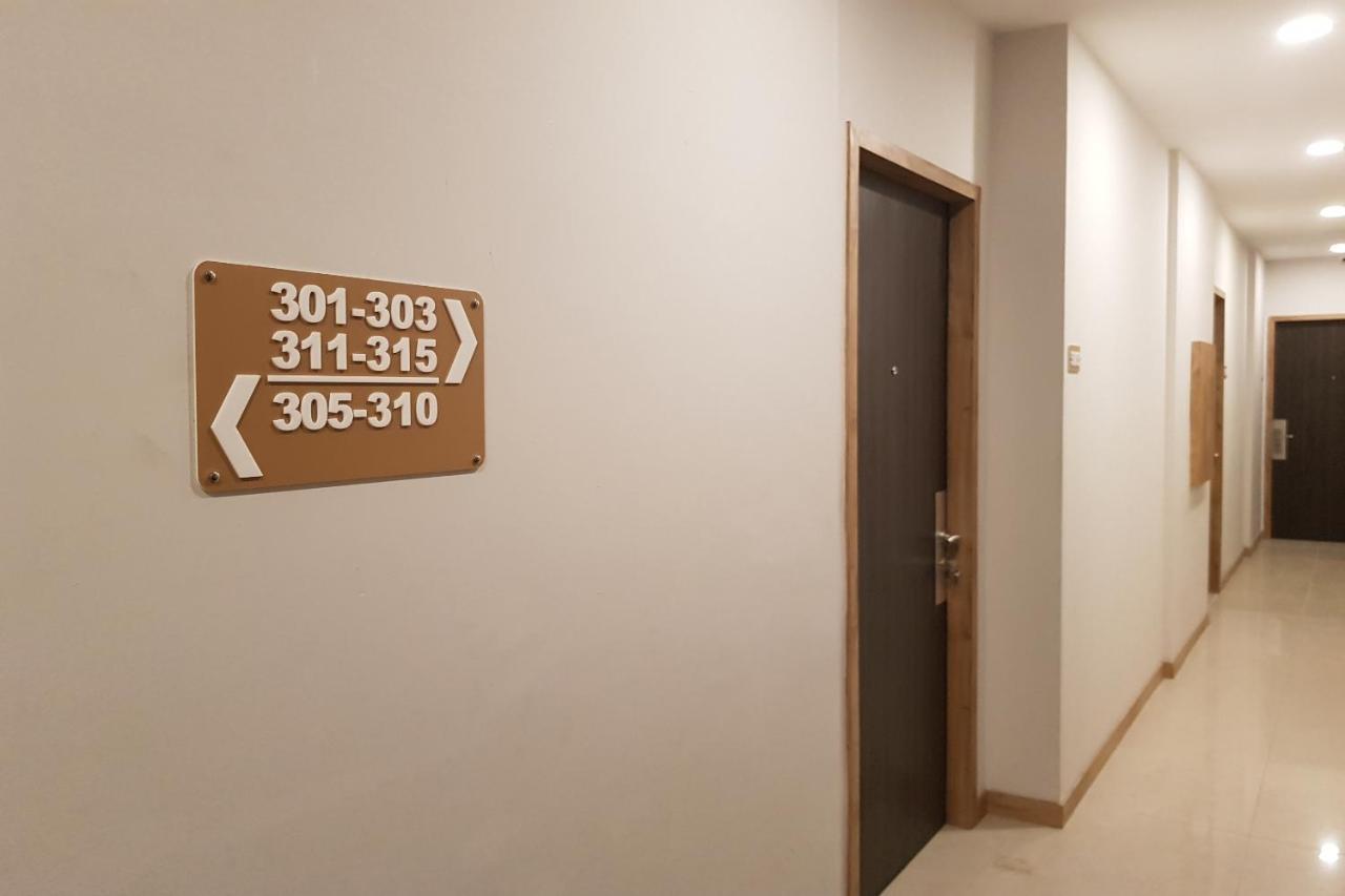 Oyo 90015 Platinum Guest House Медан Екстериор снимка
