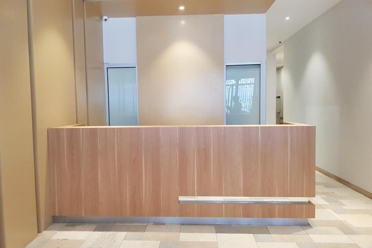 Oyo 90015 Platinum Guest House Медан Екстериор снимка