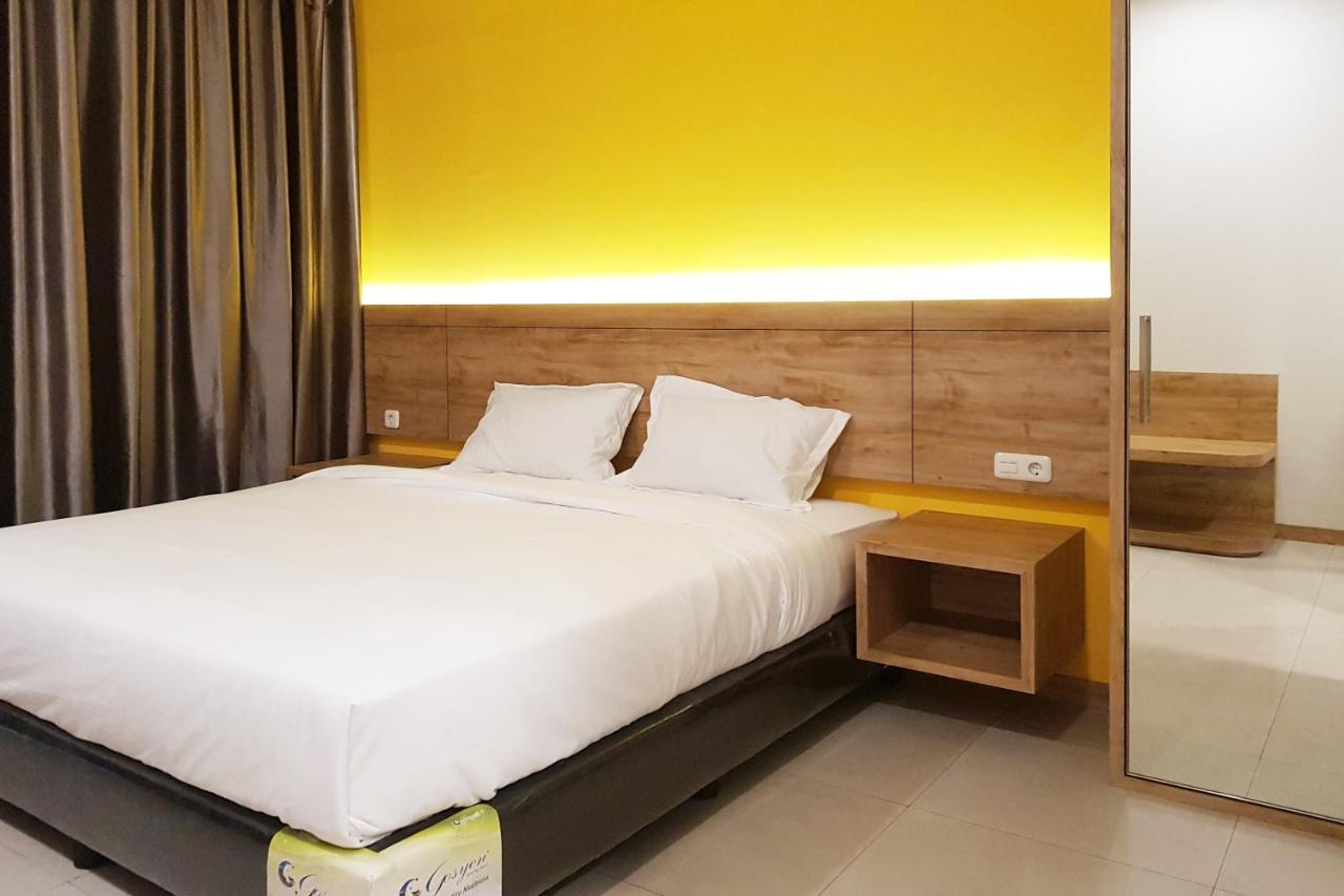 Oyo 90015 Platinum Guest House Медан Екстериор снимка
