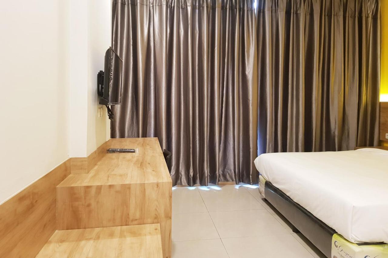 Oyo 90015 Platinum Guest House Медан Екстериор снимка